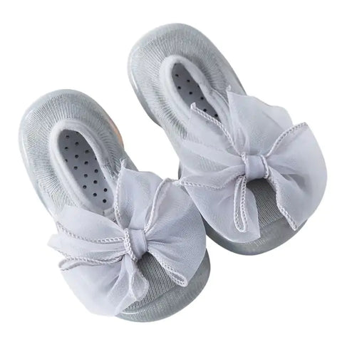 Kleinkinderschuhe mit verschiedenen Farben