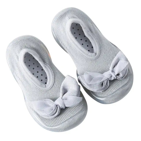 Kleinkinderschuhe mit verschiedenen Farben