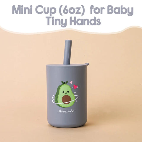 Baby-Fütterungsbecher mit Strohhalm
