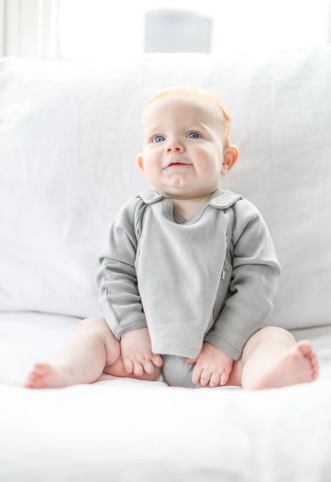Eleganter Langarm-Kimono-Baby Bodysuit + Lätzchen - Grau
