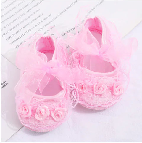 Kleinkinderschuhe mit verschiedenen Farben