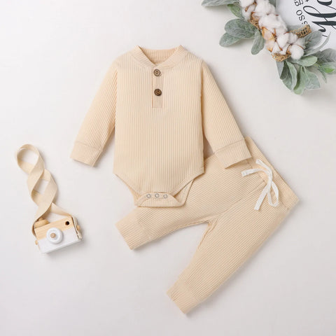 Herbstkleidung für Babys aus Baumwolle