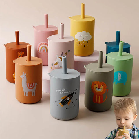 Baby-Fütterungsbecher mit Strohhalm