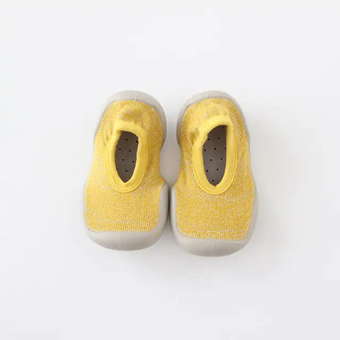 Kleinkinderschuhe mit verschiedenen Farben