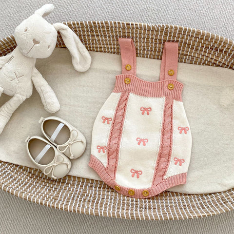 Süßer Baby Strickjacken-Set mit One-sies