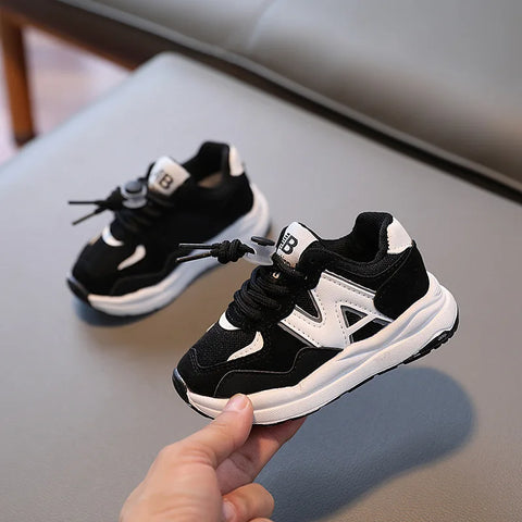 Bequeme Kinder Sportschuhe