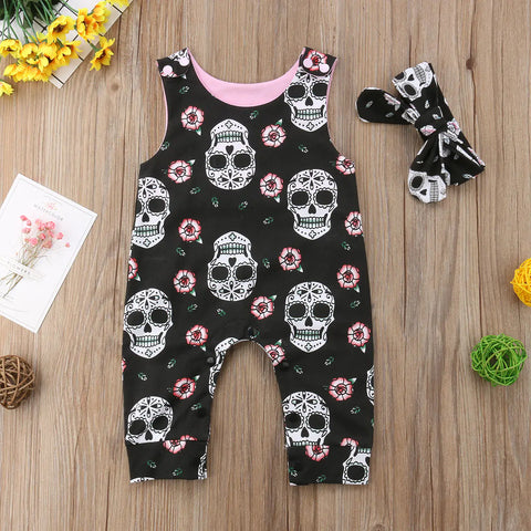 Baby-Strampelanzug mit Totenkopf-Motiv