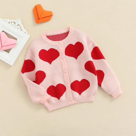Gestrickter Babypullover mit Herz