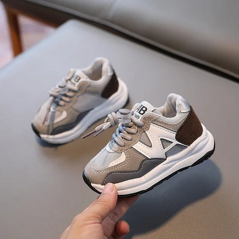 Bequeme Kinder Sportschuhe