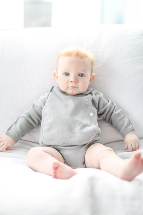 Eleganter Langarm-Kimono-Baby Bodysuit + Lätzchen - Grau