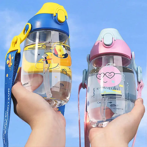 Kinder Wasserflasche mit verschiedenen Design mit Strohhalm