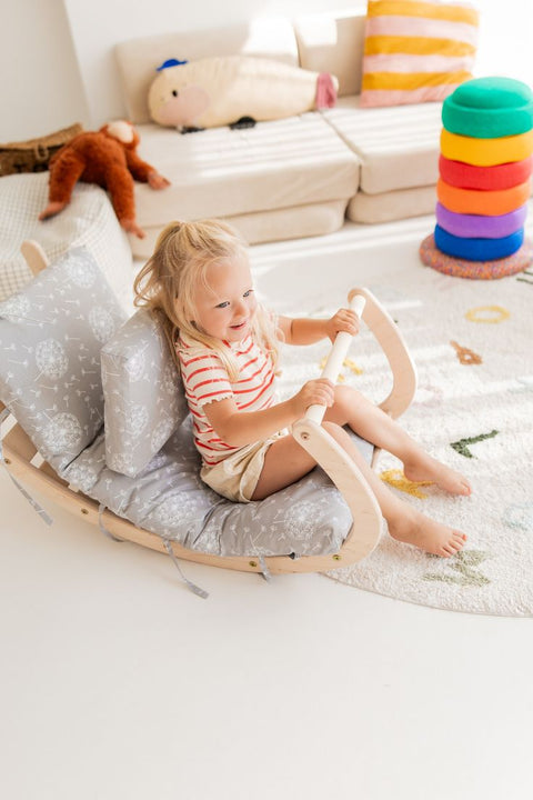 Perfectly equipped on the go: baby carriers and diaper bags
