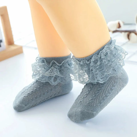 Atmungsaktive Socken mit Rüschen für Mädchen
