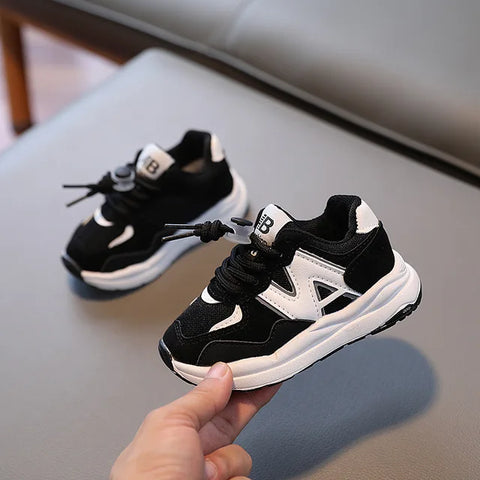 Bequeme Kinder Sportschuhe