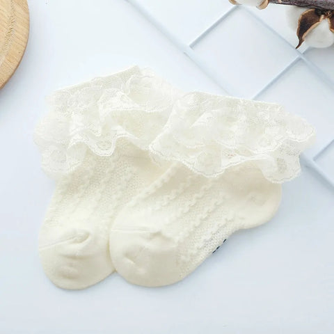 Atmungsaktive Socken mit Rüschen für Mädchen
