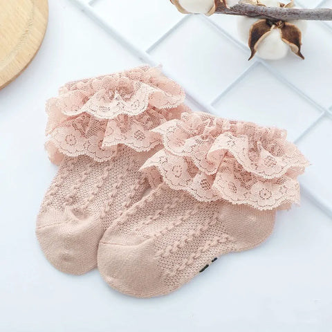 Atmungsaktive Socken mit Rüschen für Mädchen