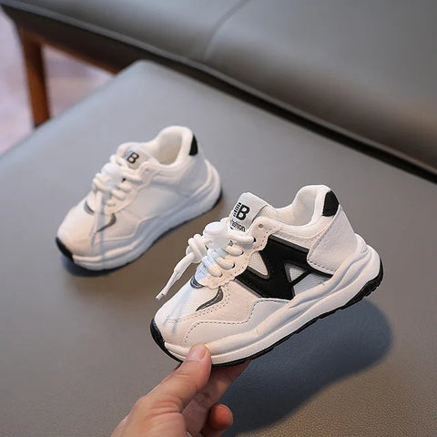 Bequeme Kinder Sportschuhe