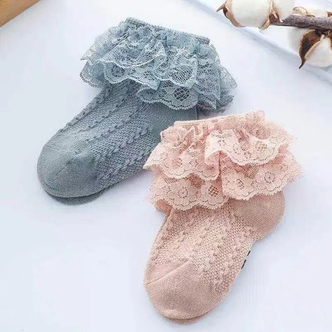 Atmungsaktive Socken mit Rüschen für Mädchen