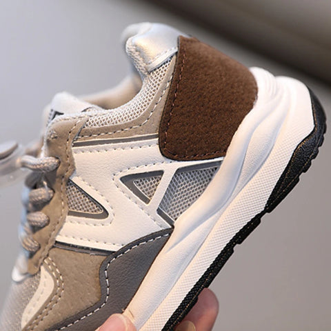 Bequeme Kinder Sportschuhe