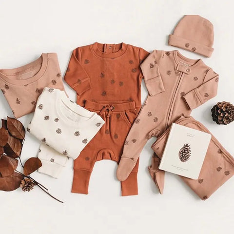 Gestrickter Jumpsuit mit Füßen für Neugeborene