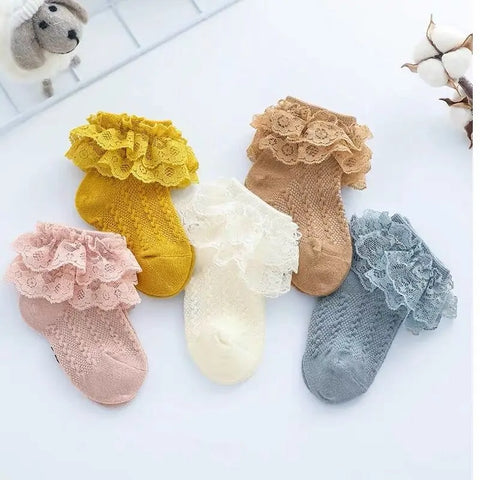 Atmungsaktive Socken mit Rüschen für Mädchen