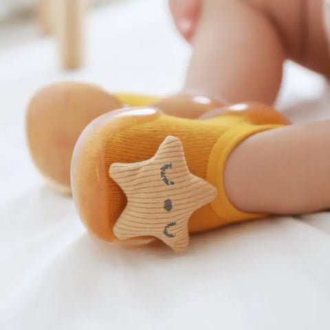 Kleinkinderschuhe mit verschiedenen Farben