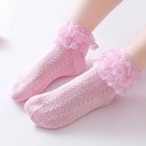 Atmungsaktive Socken mit Rüschen für Mädchen