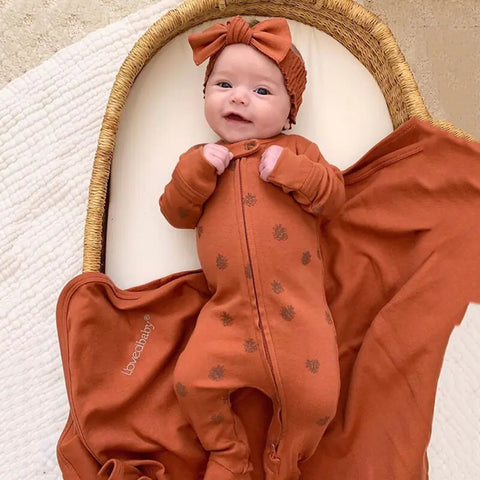 Gestrickter Jumpsuit mit Füßen für Neugeborene